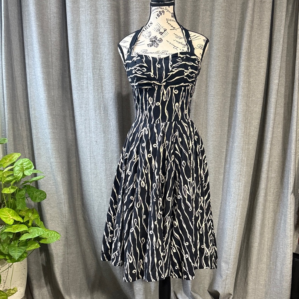 ✨SOLD✨Elegant Black and White Halter Dress